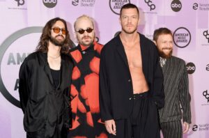 imagine-dragons-American-music-awards-AMAs-RC-2022-billboard-1548.jpg