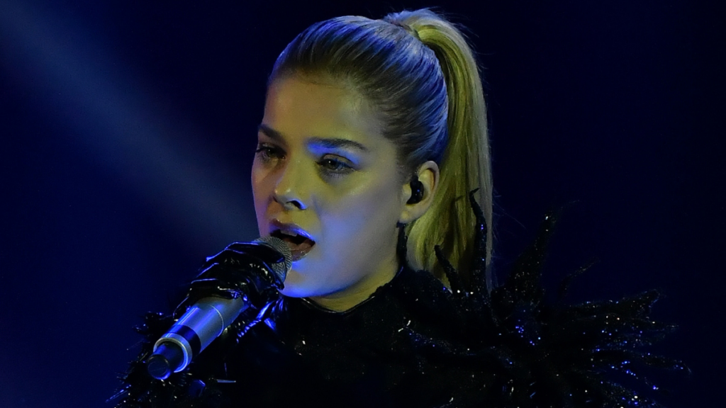 Diane Warren ir X-Factor Alum Arilena Ara išleidžia „Nesvarus“