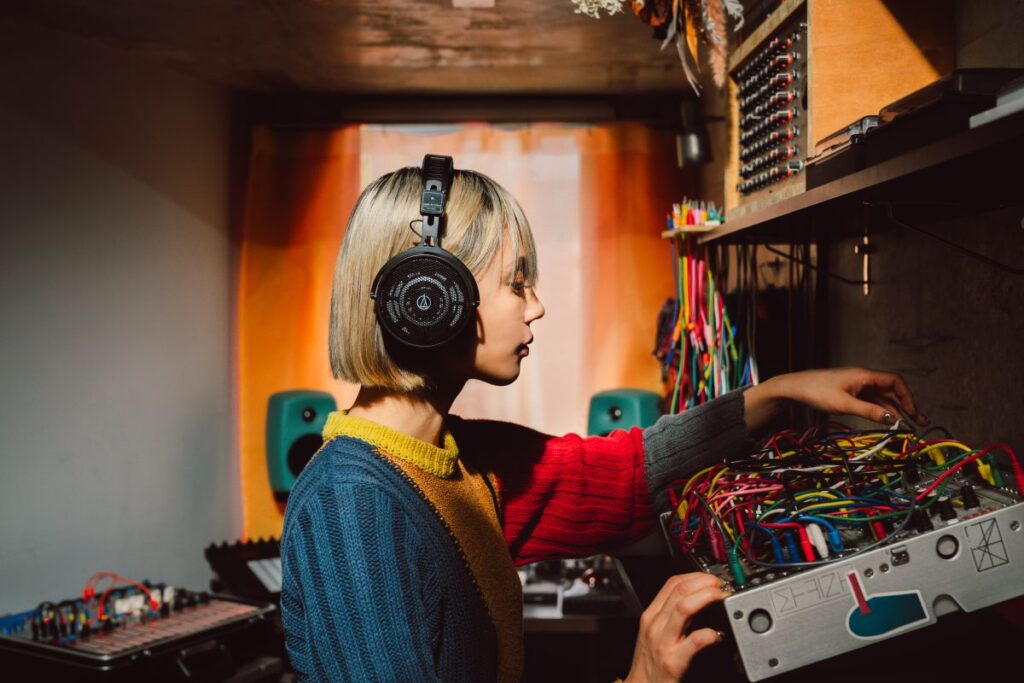 „Audio-Technica“ pristato naujas profesionalias atviras ausines