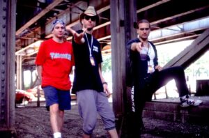 „Primus“ sugrįžta į sceną pirmajam pasirodymui po būgnininko Timo Alexanderio