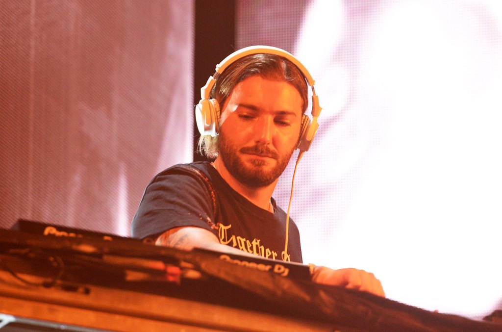 Alesso cituoja skardinę tinnitus kaip naujausių kelionių atšaukimų priežastis