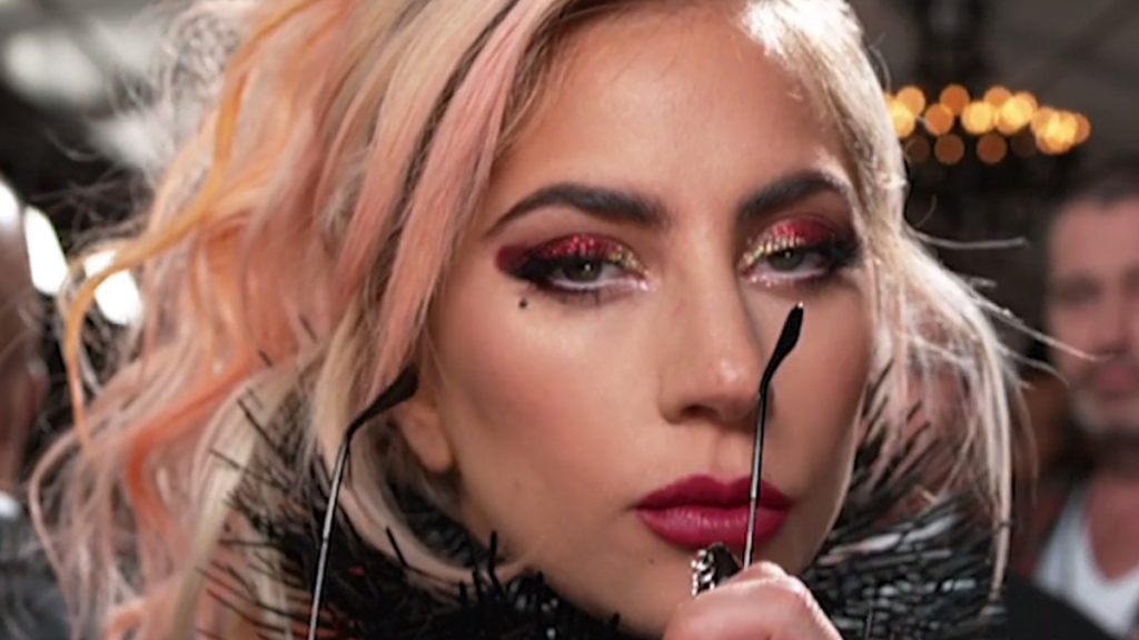Lady Gaga sutriuškina „Spotify“ mėnesinius klausytojus menininkei moteriai