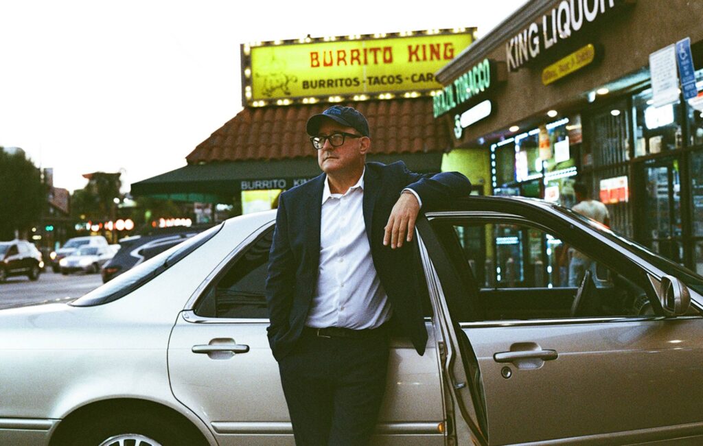 „Hold Steady's Craig Finn“ dalijasi „People of Ealsance“ ir skelbia