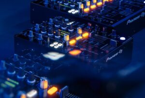 Serato išplečia techninės įrangos palaikymą iki 3 Pioneer maišytuvų su