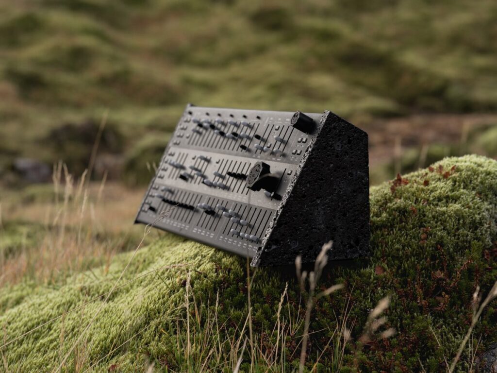 „Genki Instruments“ praneša, kad „Katla“ yra balso besisukantis polifoninis sintezatorius