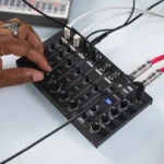 „Korg“ išleido NTS-4: „Sukurkite pats“ analoginį našumo maišytuvą, skirtą aparatūros